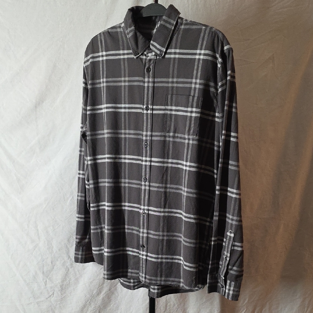 Gap Men's Gray Plaid Button-Up Shirt. Large. Standard Fit Stretch.  Chest Pocket